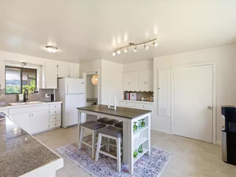 Kitchen - 1417 Maple St, Sumner, WA 98390 photo 2 of 5