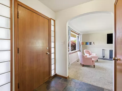 Entry Way - 1417 Maple St, Sumner, WA 98390 photo 3 of 4