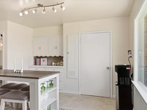 Entry Way - 1417 Maple St, Sumner, WA 98390 photo 4 of 4