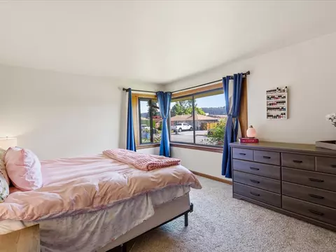 Bedroom - 1417 Maple St, Sumner, WA 98390 photo 1 of 5