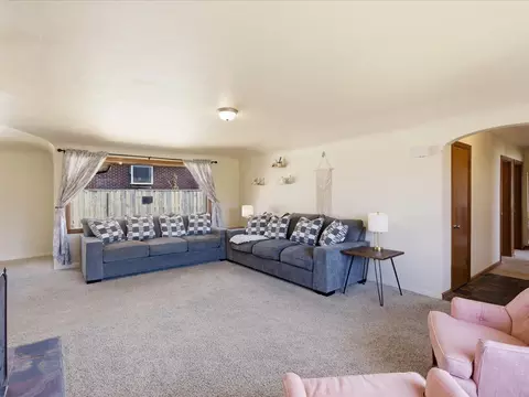 Living - 1417 Maple St, Sumner, WA 98390 photo 3 of 6