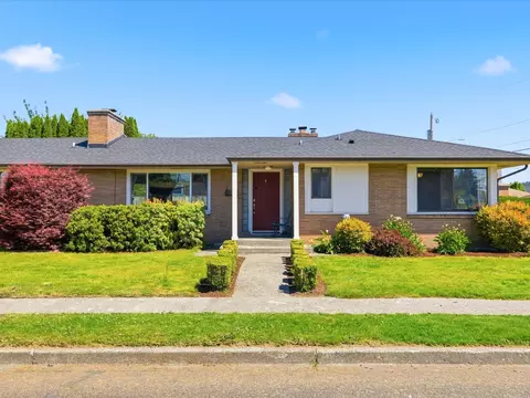 Exterior - 1417 Maple St, Sumner, WA 98390 photo 4 of 9
