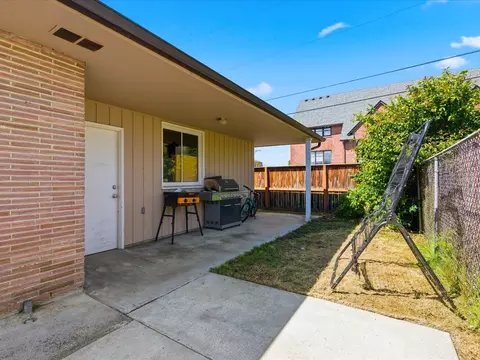 Exterior - 1417 Maple St, Sumner, WA 98390 photo 7 of 9