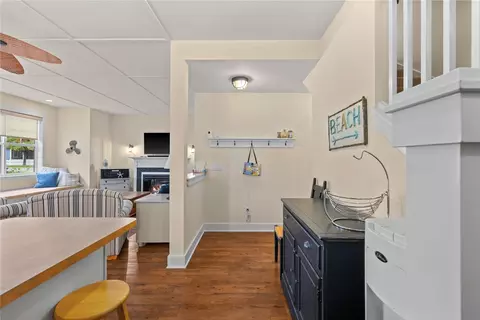 Entry Way - 102 Barefoot Ln, Oroville, WA 98844 photo 1 of 2
