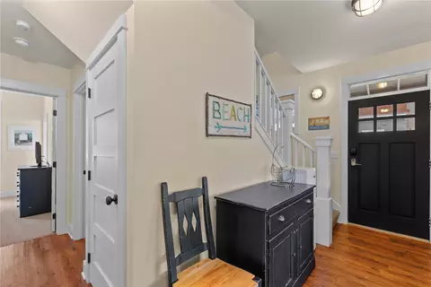 Entry Way - 102 Barefoot Ln, Oroville, WA 98844 photo 2 of 2