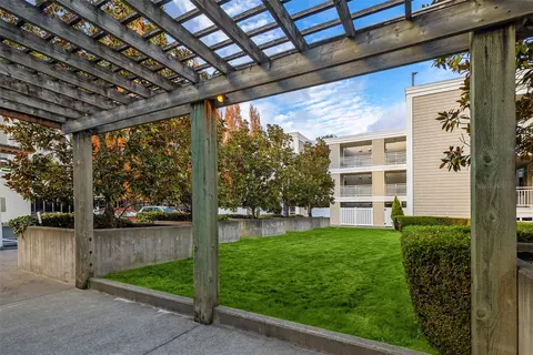 Exterior - 17432 Bothell Way NE #B101, Bothell, WA 98011 photo 4 of 9