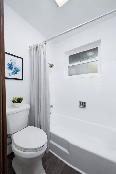 Bath - 109 161st St SE, Bothell, WA 98012 photo 2 of 3