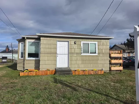 1772 E Whidbey Ave, Oak Harbor, WA 98277