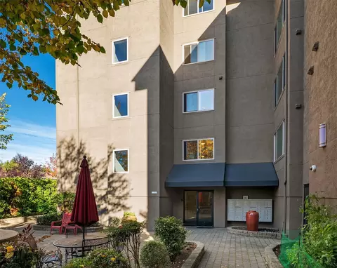 14300 32nd Ave NE #204, Seattle, WA 98125