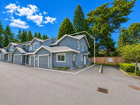 15633 44th Ave W #B-1, Lynnwood, WA 98087