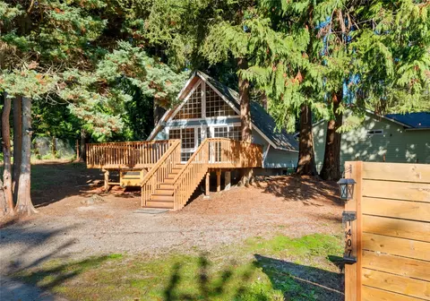 1407 Shuksan Dr, Camano Island, WA 98282