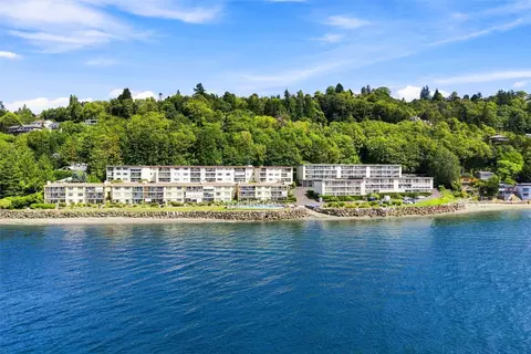 10203 47th Ave SW #B8, Seattle, WA 98146