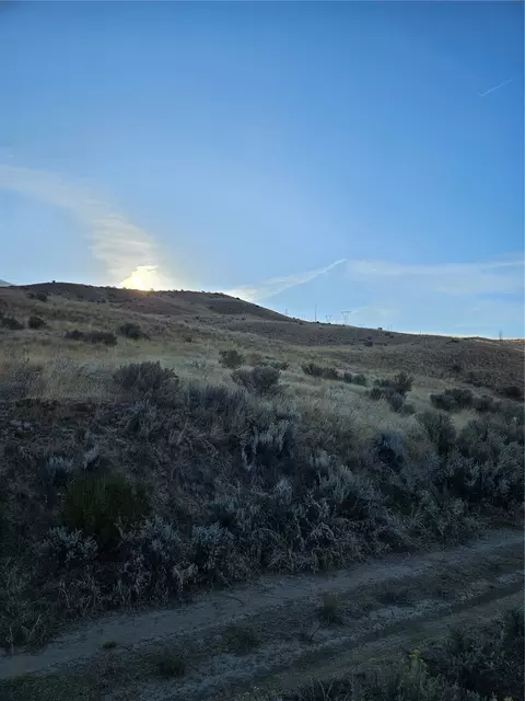 8 Blue Grade Rd, East Wenatchee, WA 98802