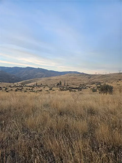 6 Blue Grade Rd, East Wenatchee, WA 98802