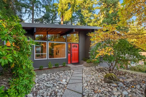 12412 NE 6th Pl, Bellevue, WA 98005
