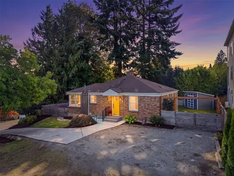 10735 Densmore Ave N, Seattle, WA 98133