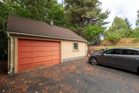 11325 30th Ave NE, Seattle, WA 98125