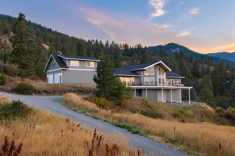 5342 Whispering Ridge Dr, Wenatchee, WA 98801