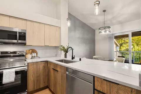 202 Mountain Park Blvd SW #B303, Issaquah, WA 98027