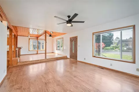 Living - 2052 40th Ave, Longview, WA 98632 photo 2 of 5