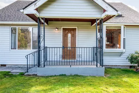 Exterior - 2052 40th Ave, Longview, WA 98632 photo 8 of 9