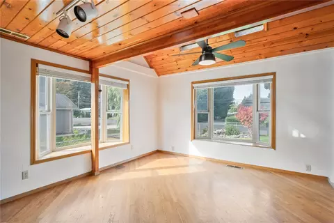 Living - 2052 40th Ave, Longview, WA 98632 photo 4 of 5