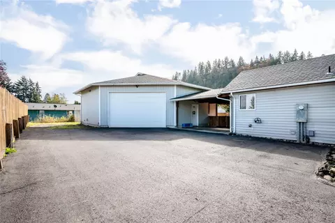 Exterior - 2052 40th Ave, Longview, WA 98632 photo 2 of 9