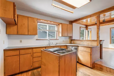 Kitchen - 2052 40th Ave, Longview, WA 98632 photo 1 of 2
