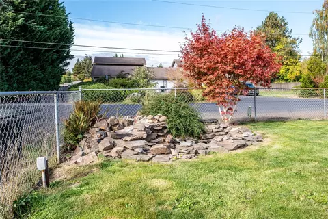 Exterior - 2052 40th Ave, Longview, WA 98632 photo 6 of 9