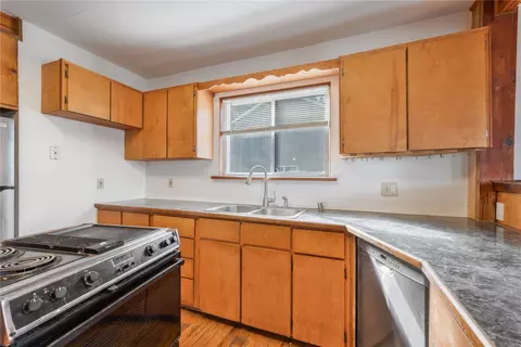 Kitchen - 2052 40th Ave, Longview, WA 98632 photo 2 of 2