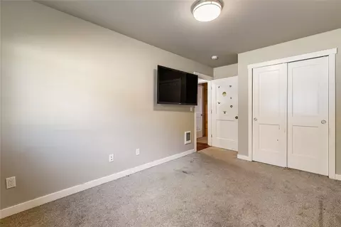 Bedroom - 7943 Apache Dr, Maple Falls, WA 98266 photo 2 of 3