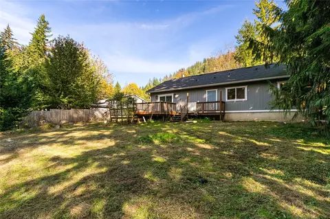 Exterior - 7943 Apache Dr, Maple Falls, WA 98266 photo 3 of 4