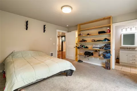 Bedroom - 7943 Apache Dr, Maple Falls, WA 98266 photo 3 of 3