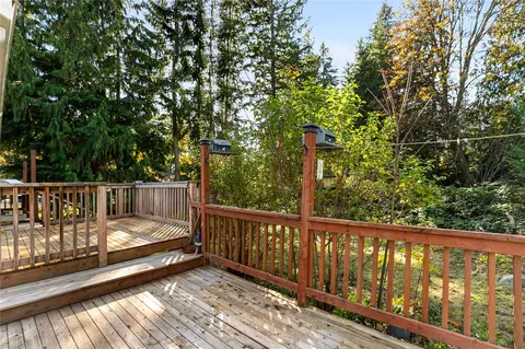Exterior - 7943 Apache Dr, Maple Falls, WA 98266 photo 4 of 4