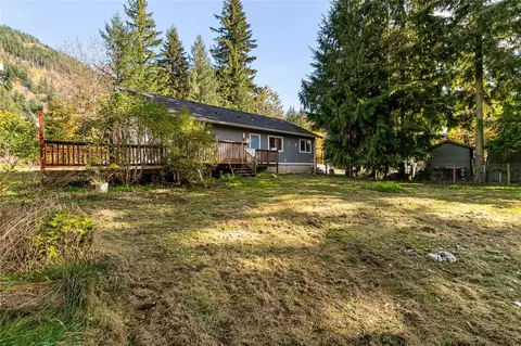 Exterior - 7943 Apache Dr, Maple Falls, WA 98266 photo 2 of 4