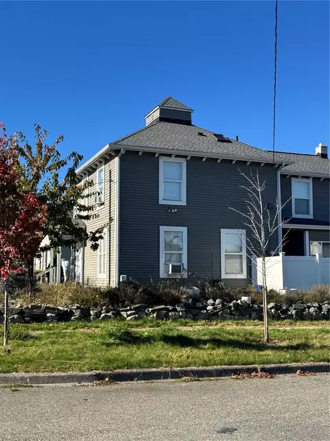 1202 5th St, Anacortes, WA 98221