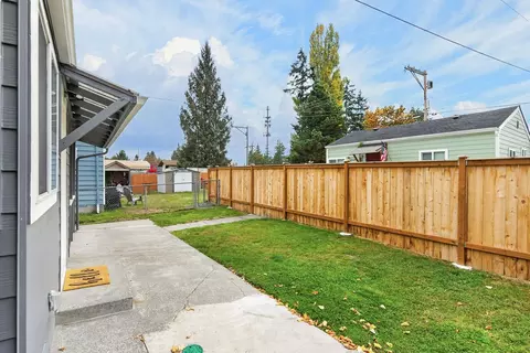 Exterior - 2119 Walnut St #B, Everett, WA 98201 photo 4 of 6