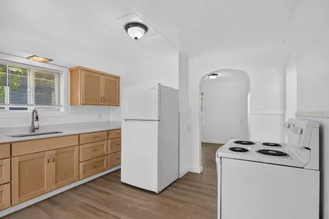 Kitchen - 2119 Walnut St #B, Everett, WA 98201 photo 2 of 3