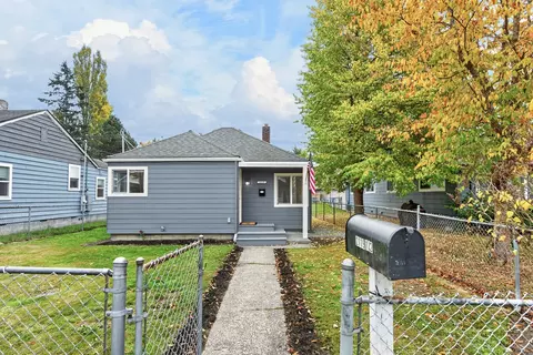 Exterior - 2119 Walnut St #B, Everett, WA 98201 photo 6 of 6