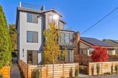 518 N 102nd St, Seattle, WA 98133