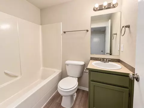 Bath - 25513 35th Ave E, Spanaway, WA 98387 photo 3 of 3
