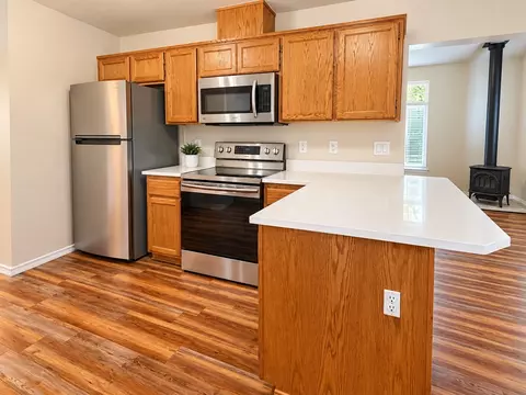 Kitchen - 25513 35th Ave E, Spanaway, WA 98387 photo 4 of 4