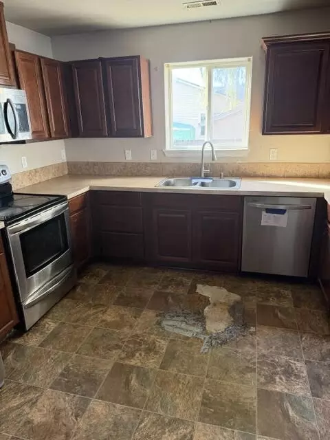 Kitchen - 1121 Sigafoos Ave NW, Orting, WA 98360 photo 1 of 2
