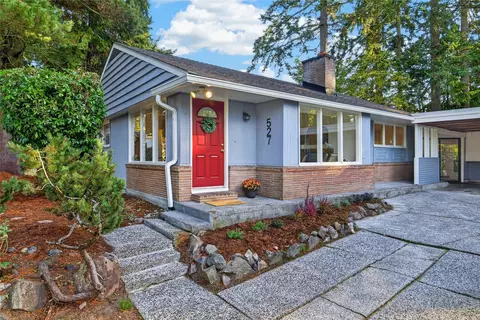 527 N 172nd St, Shoreline, WA 98133