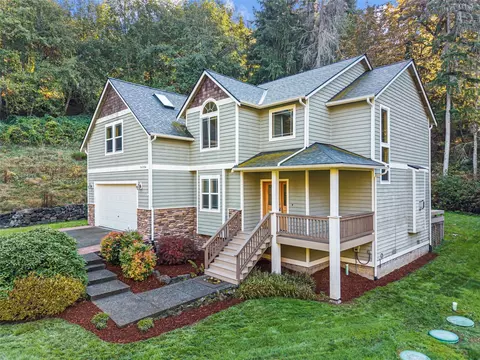 16336 Reitan Rd NE, Bainbridge Island, WA 98110