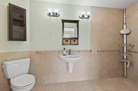 Bath - 1519 NW 36th Ave, Camas, WA 98607 photo 2 of 6