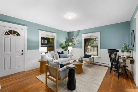 8106 8th Ave NW, Seattle, WA 98117