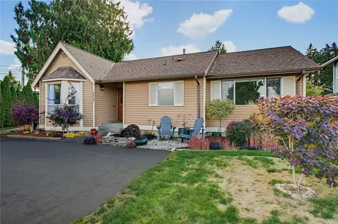 4927 N Island Dr E, Bonney Lake, WA 98391