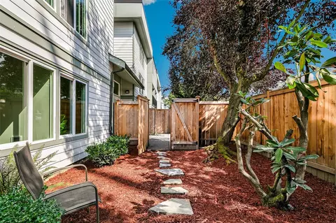 13717 Linden Ave N #104, Seattle, WA 98133