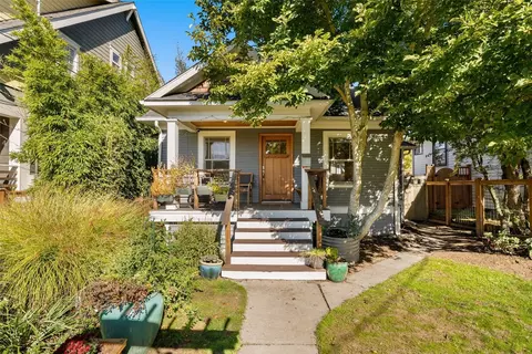 130 NW 74th St, Seattle, WA 98117